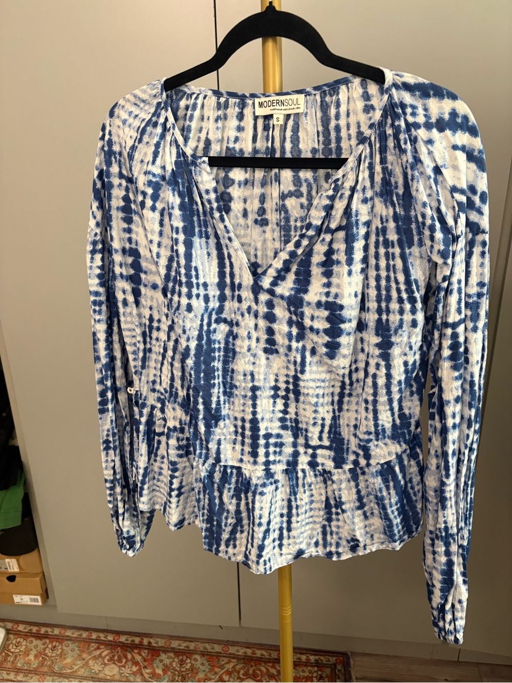 Modern Soul White and Blue Tie-Dye V-Neck Long Sleeve Peplum Top